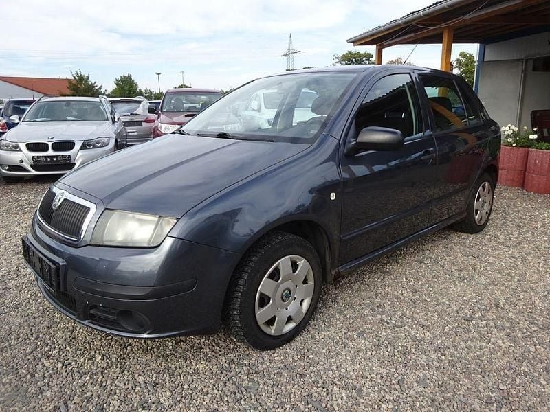 Grau Gebraucht 2007 Skoda Fabia Classic Limousine | 900 € (Superpreis) - Bild 1/4