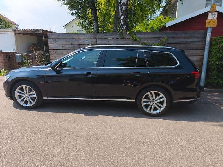 Schwarz Gebraucht 2019 VW Passat Highline Limousine | 13.500 € (Superpreis) - Bild 1/4
