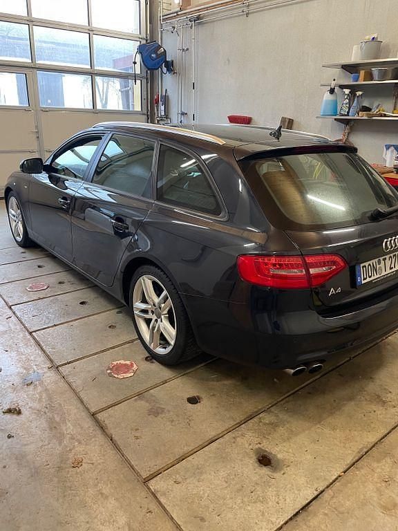 Używany Audi A4 S-Line 177 KM (130 kW) 2015 Niebieski Kombi
