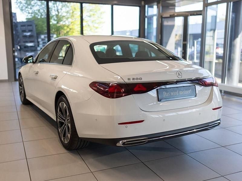 Używany Mercedes E200 Advanced 204 KM (150 kW) 2025 Biały Sedan/Limuzyna