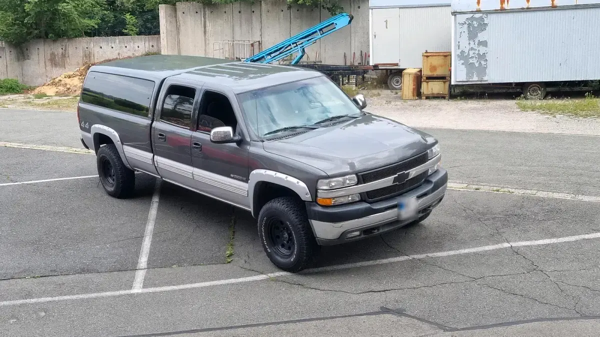 Gebraucht Chevrolet Silverado 344 PS (253 kW) 2001 Grau Pickup