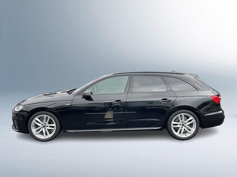 Gebraucht Audi A4 S-Line 163 PS (119 kW) 2022 Mythosschwarz metallic Kombi