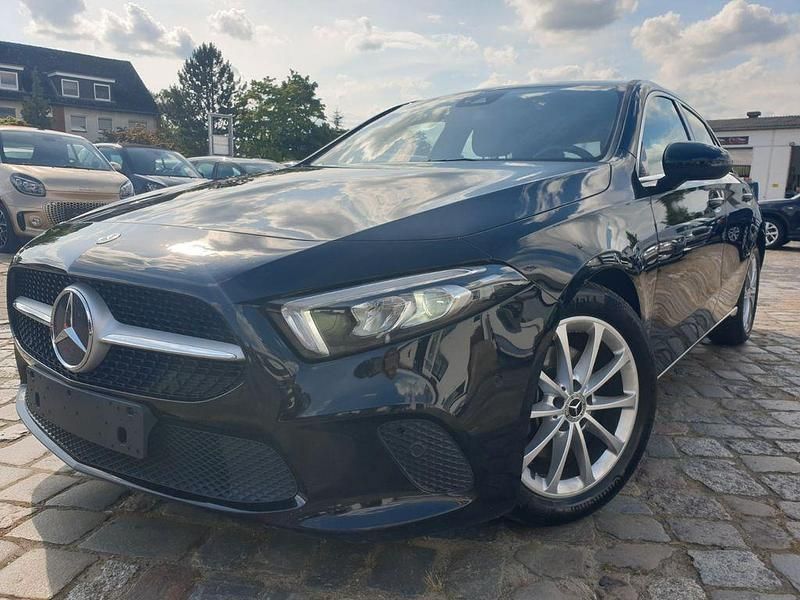 Schwarz Gebraucht 2020 Mercedes A200 Limousine | 20.590 € (Fairer Preis) - Bild 1/4