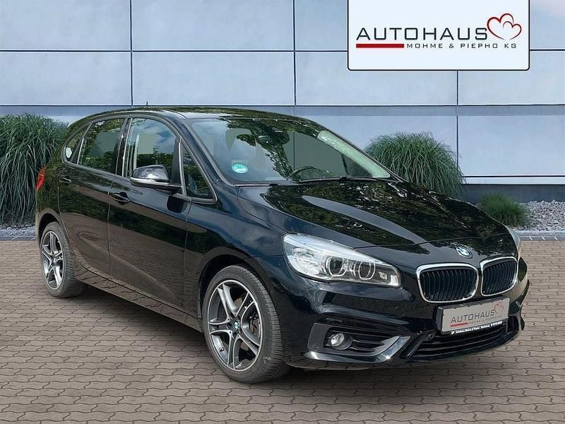 Schwarz Gebraucht 2016 BMW 218 Active Tourer Advantage Van / Kleinbus | 12.790 € (Fairer Preis) - Bild 1/4