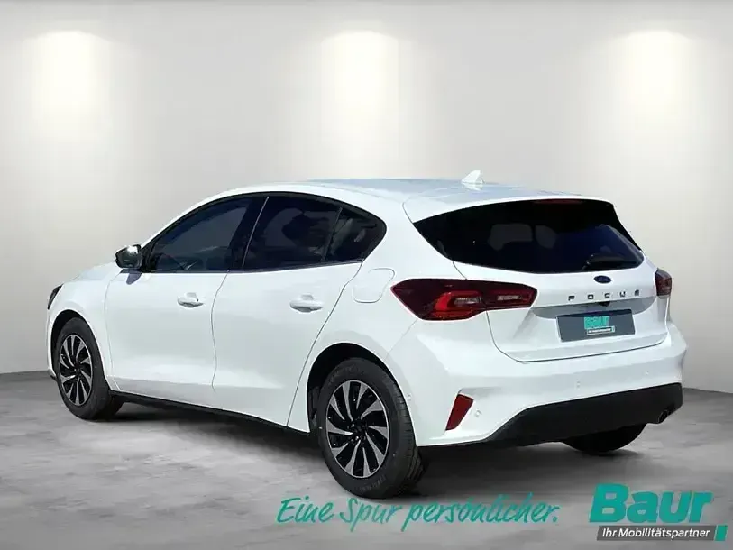 Gebraucht Ford Focus Titanium 125 PS (91 kW) 2025 Frozen white Limousine