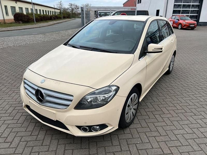 Gebraucht Mercedes B180 109 PS (80 kW) 2014 Beige Van / Kleinbus