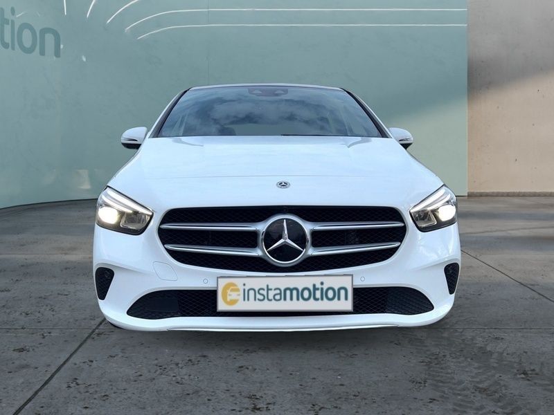 Gebraucht Mercedes B200 163 PS (119 kW) 2019 Weiß Van / Kleinbus