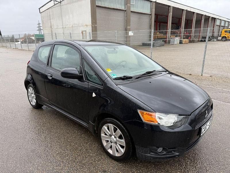 Gebraucht Mitsubishi Colt 95 PS (69 kW) 2013 Schwarz Kleinwagen
