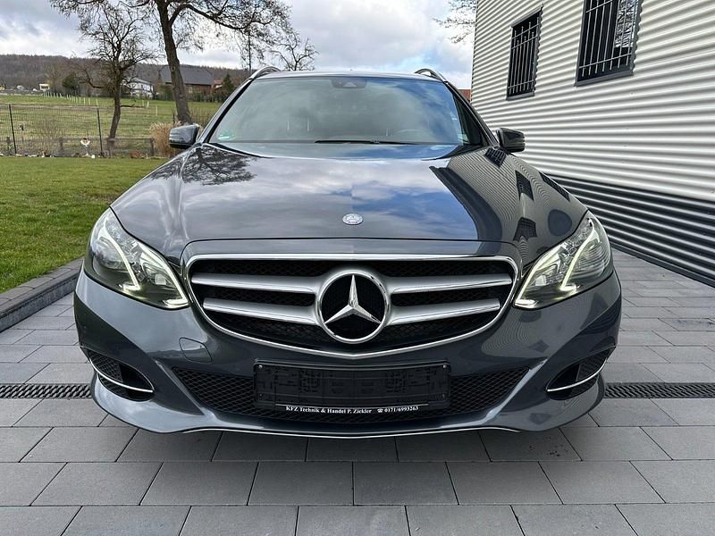 Gebraucht Mercedes E220 Avantgarde 170 PS (125 kW) 2013 Tenoritgrau  metalliclack Kombi