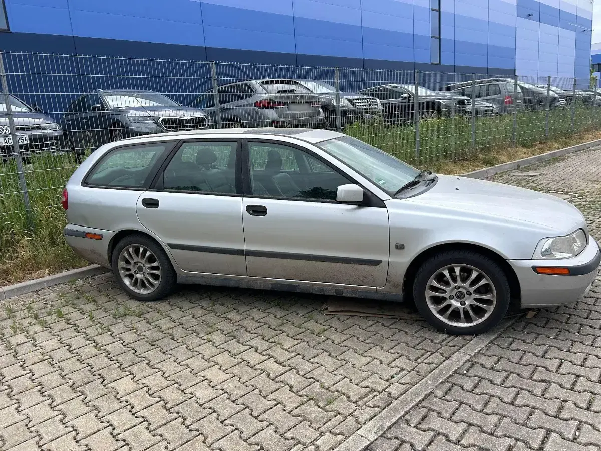 Gebraucht Volvo V40 122 PS (89 kW) 2002 Grau Kombi