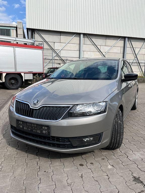 Grau Gebraucht 2014 Skoda Rapid Style Limousine | 5.900 € (Guter Preis) - Bild 1/4