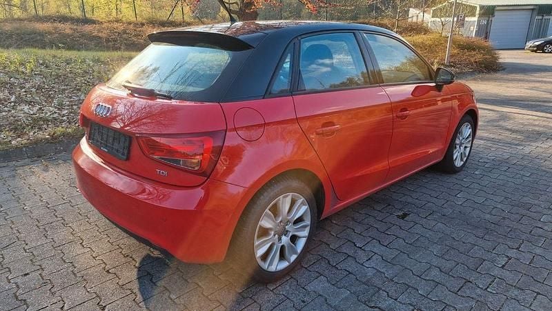 Gebraucht Audi A1 Attraction 90 PS (66 kW) 2013 Rot Kleinwagen