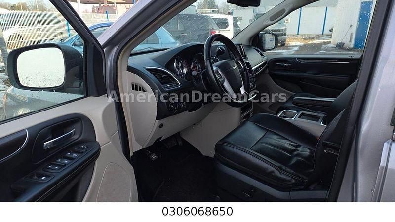 Gebraucht Chrysler Grand Voyager 287 PS (211 kW) 2014 Silber Van / Kleinbus