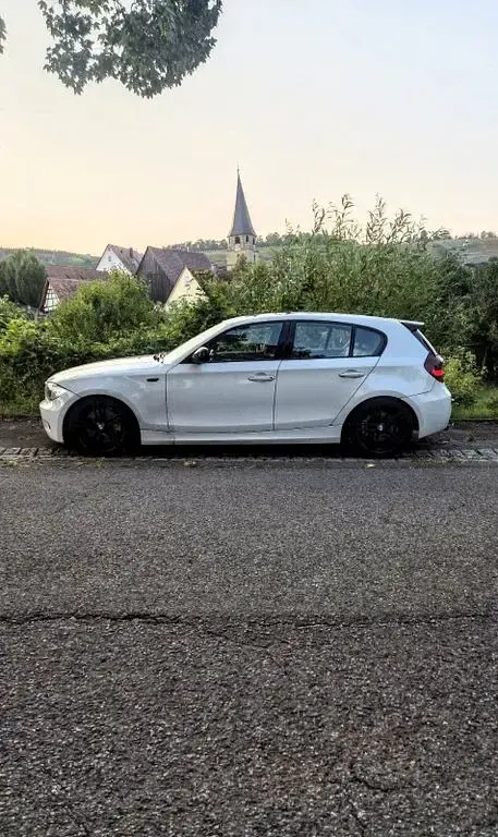 Gebraucht BMW 130 M Sport 258 PS (189 kW) 2009 Weiß Kleinwagen