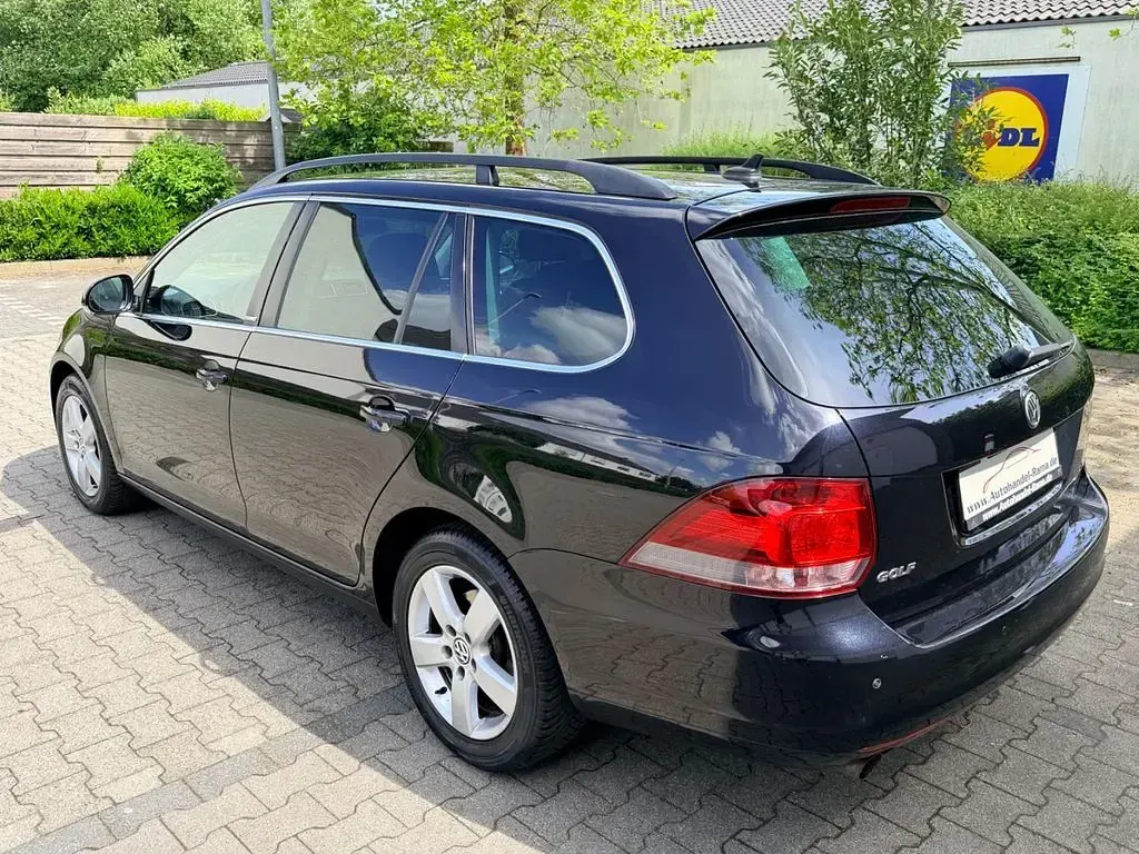 Second-hand VW Golf VII Style 105 CP (77 kW) 2016 Negru Break