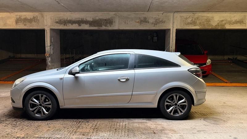 Gebraucht Opel Astra 106 PS (77 kW) 2008 Grau Coupé