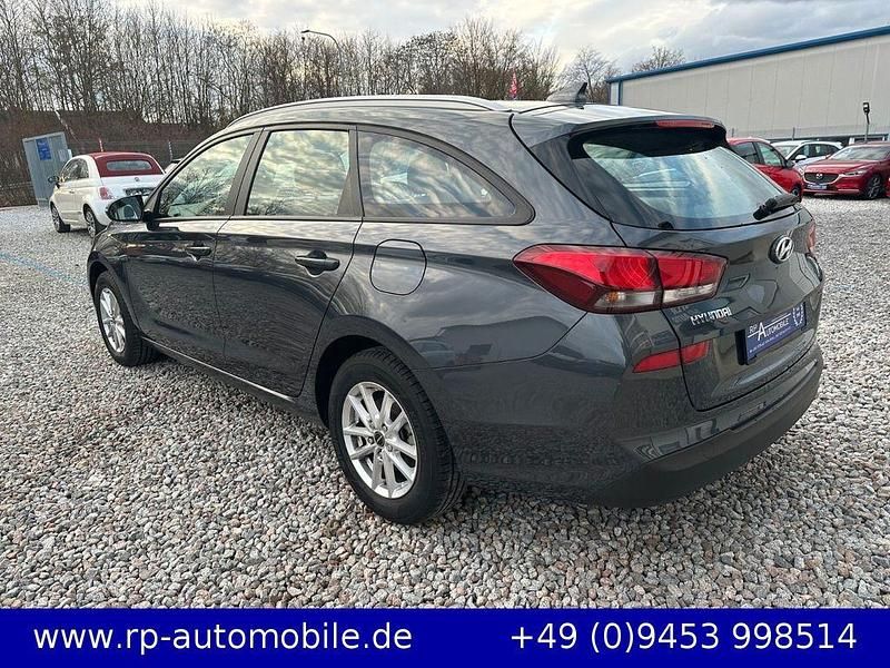 Gebraucht Hyundai i30 Pure 110 PS (80 kW) 2021 Grau Kombi