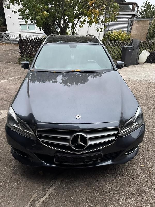 Blau Gebraucht 2015 Mercedes E220 Avantgarde Kombi | 12.100 € (Superpreis) - Bild 1/4