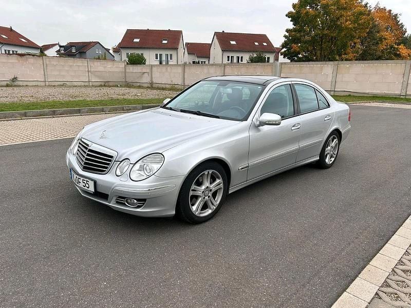 Silber Gebraucht 2008 Mercedes E200 Avantgarde Limousine | 4.750 € (Guter Preis) - Bild 1/4