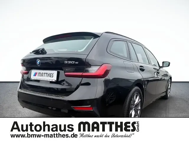Gebraucht BMW 330 Sport Line 184 PS (135 kW) 2022 Schwarz Kombi