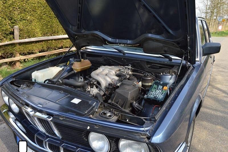 Gebraucht BMW 525 129 PS (94 kW) 1986 Blau Limousine