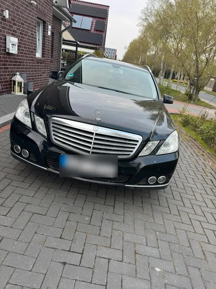 Gebraucht Mercedes E220 170 PS (125 kW) 2011 Schwarz Kombi