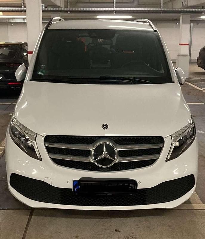 Weiß Gebraucht 2019 Mercedes V220 Edition Van / Kleinbus | 49.950 € (Etwas zu teuer) - Bild 1/4