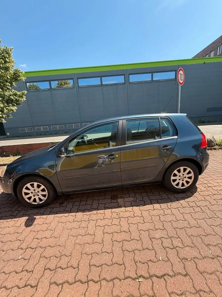 Gebraucht VW Golf V 90 PS (66 kW) 2005 Blau Kleinwagen