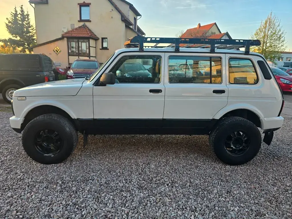 Second-hand Lada Taiga 83 CP (61 kW) 2019 Alb SUV