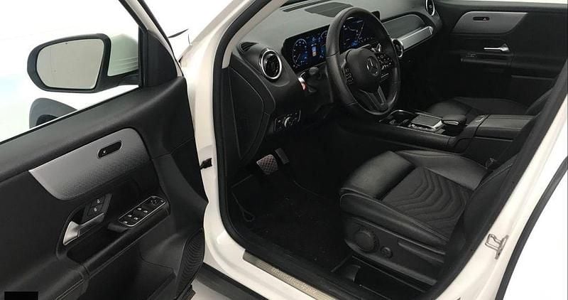 Weiß Gebraucht 2023 Mercedes GLB180 SUV | 29.950 € (Fairer Preis) - Bild 1/4