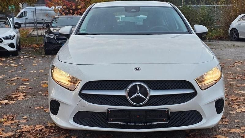 Gebraucht Mercedes A180 116 PS (85 kW) 2022 Weiß Limousine