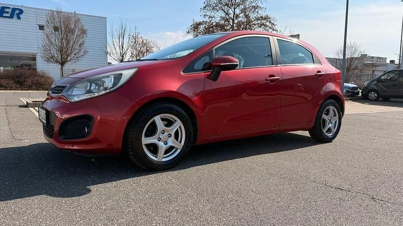 Gebraucht Kia Rio Spirit 109 PS (80 kW) 2011 Rot Limousine