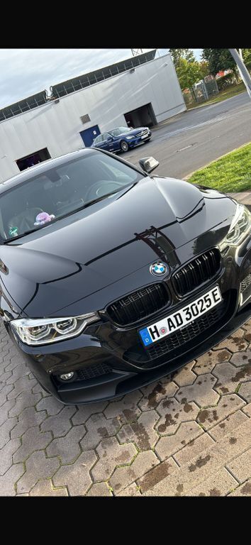 Schwarz Gebraucht 2017 BMW 330e iPerformance Limousine | 22.999 € (Fairer Preis) - Bild 1/4