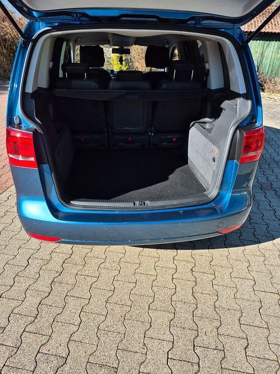 Gebraucht VW Touran Cup 105 PS (77 kW) 2014 Blau Van / Kleinbus