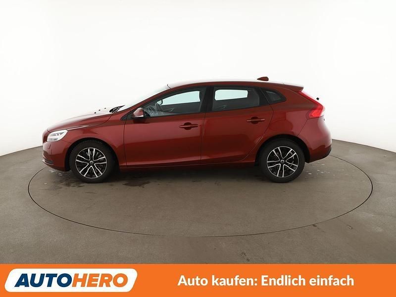 Gebraucht Volvo V40 Momentum 120 PS (88 kW) 2017 Rot Kombi