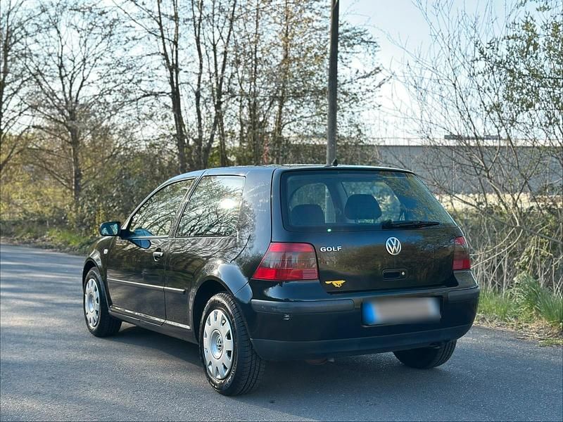 Gebraucht VW Golf IV 75 PS (55 kW) 2002 Schwarz Kleinwagen