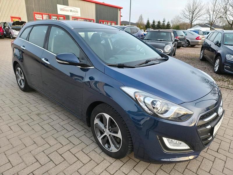 Gebraucht Hyundai i30 110 PS (80 kW) 2017 Blau Kombi