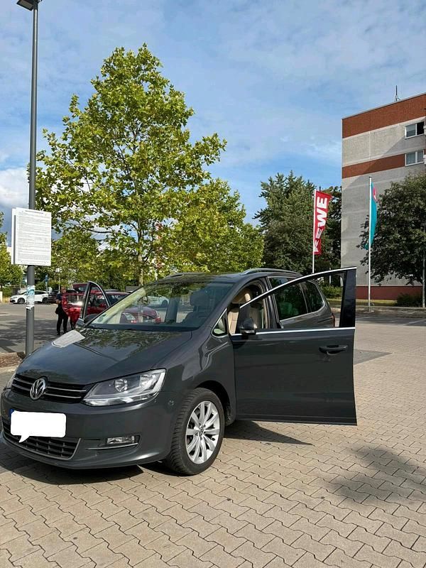Grau Gebraucht 2017 VW Sharan Van / Kleinbus | 16.500 € (Superpreis) - Bild 1/4