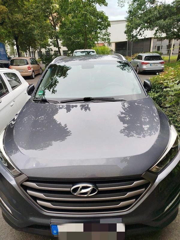 Grau Gebraucht 2018 Hyundai Tucson SUV | 14.499 € (Guter Preis) - Bild 1/4