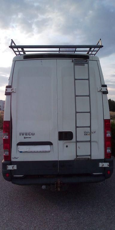 Second-hand Iveco Daily 116 CP (85 kW) 2008 Alb Monovolum