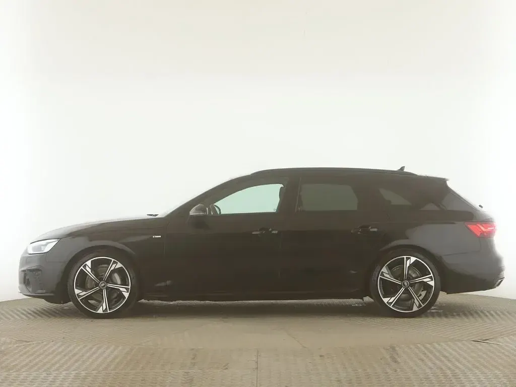 Gebraucht Audi A4 S-Line 204 PS (150 kW) 2023 Mythosschwarz metallic Kombi