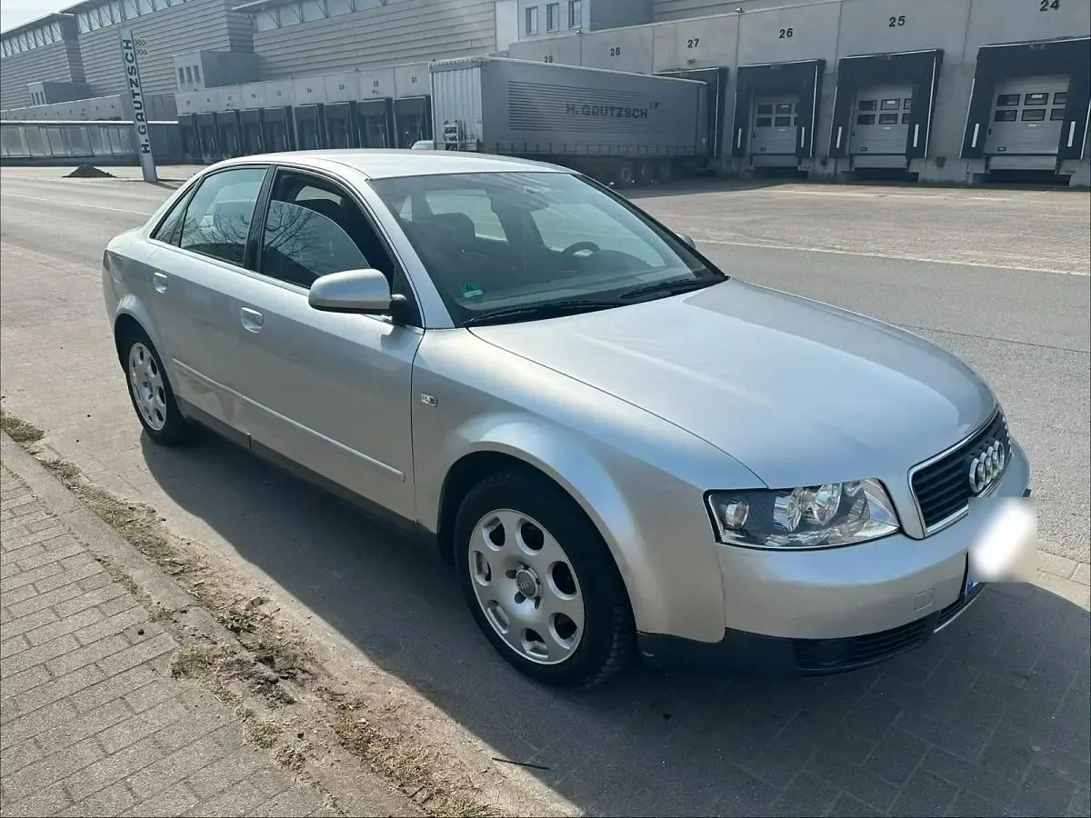 Gebraucht Audi A4 131 PS (96 kW) 2001 Silber Limousine