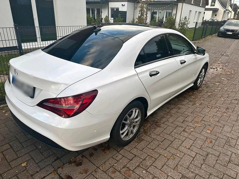 Gebraucht Mercedes CLA180 120 PS (88 kW) 2017 Weiß Limousine