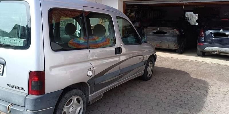 Gebraucht Peugeot Partner 90 PS (66 kW) 2000 Silber Van / Kleinbus