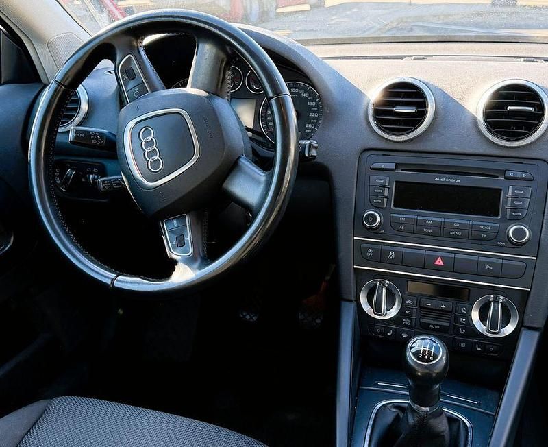 Gebraucht Audi A3 Attraction 105 PS (77 kW) 2010 Schwarz Kleinwagen