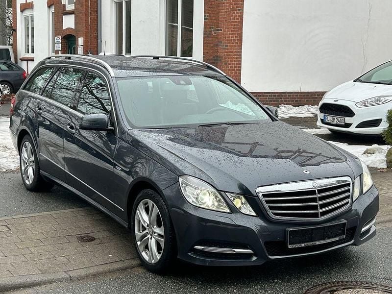 Gebraucht Mercedes E220 170 PS (125 kW) 2010 Grau Kombi
