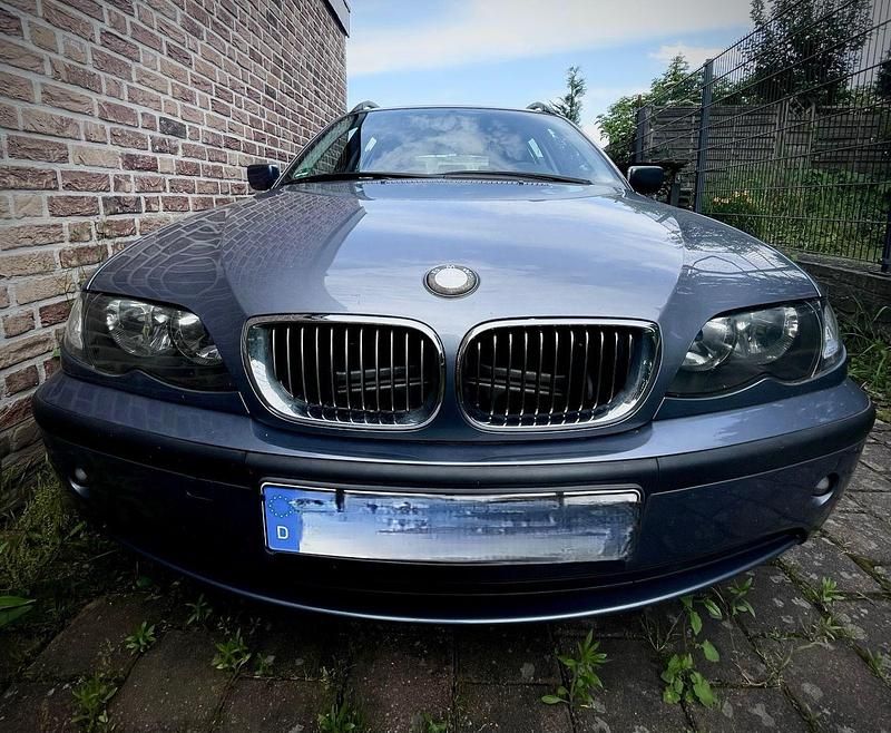 Blau Gebraucht 2003 BMW 320 Kombi | 1.450 € (Superpreis) - Bild 1/4