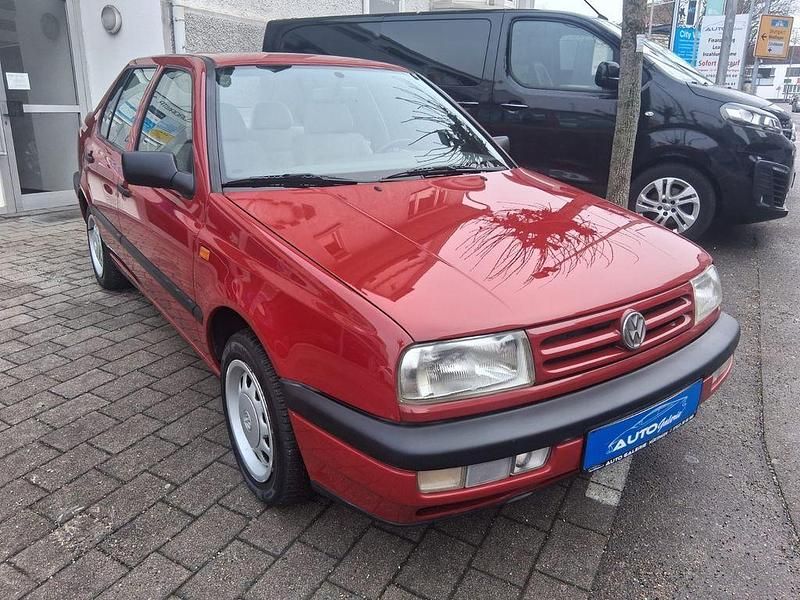 Gebraucht VW Vento 75 PS (55 kW) 1994 Rot Limousine