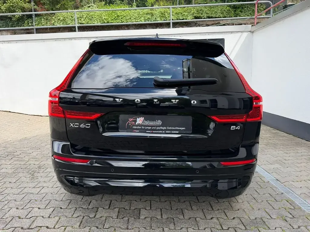 Gebraucht Volvo XC60 Core 197 PS (144 kW) 2023 Schwarz SUV