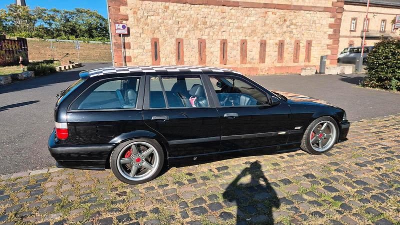 Gebraucht BMW 318 116 PS (85 kW) 1996 Schwarz Kombi